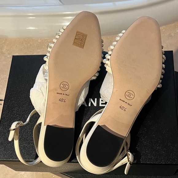 Stunning two tone lambskin/pearls Chanel other open shoes NWT - Picture 6 of 7